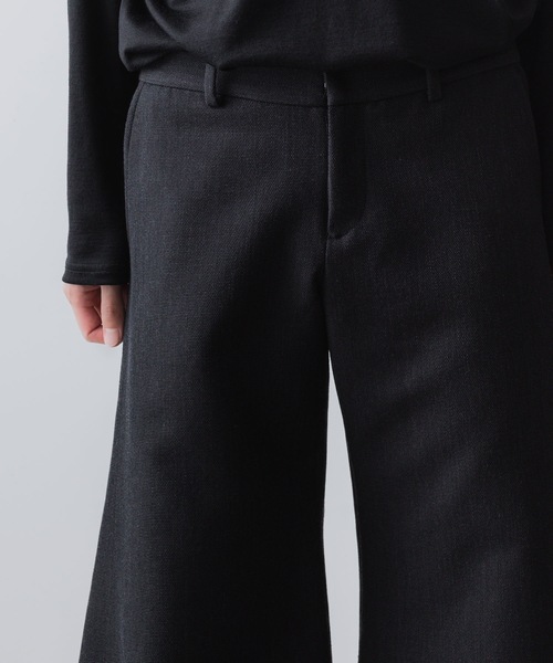 ato（アトウ）の「RECYCLE POLYESTER/WOOL WIDE FLAIR PANTS（その他パンツ・メンズ・ブラック/グレイッシュベージュ・46/44/48）」の16枚目の写真