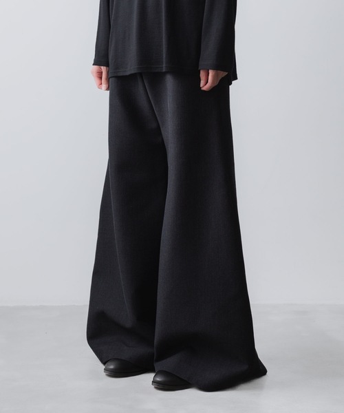 ato（アトウ）の「RECYCLE POLYESTER/WOOL WIDE FLAIR PANTS（その他パンツ・メンズ・ブラック/グレイッシュベージュ・46/44/48）」の19枚目の写真