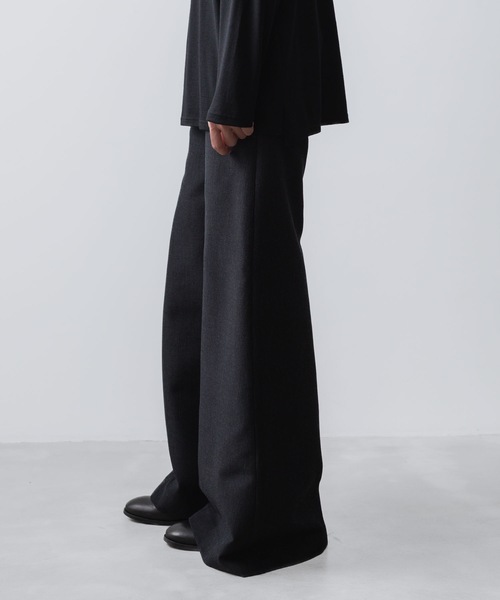ato（アトウ）の「RECYCLE POLYESTER/WOOL WIDE FLAIR PANTS（その他パンツ・メンズ・ブラック/グレイッシュベージュ・46/44/48）」の18枚目の写真
