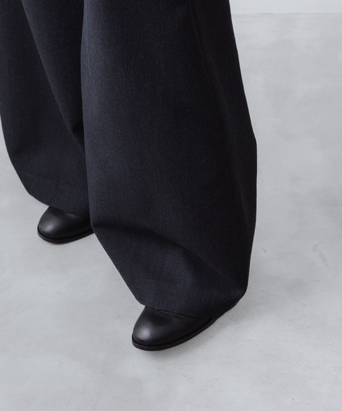 ato（アトウ）の「RECYCLE POLYESTER/WOOL WIDE FLAIR PANTS（その他パンツ・メンズ・ブラック/グレイッシュベージュ・46/44/48）」の13枚目の写真