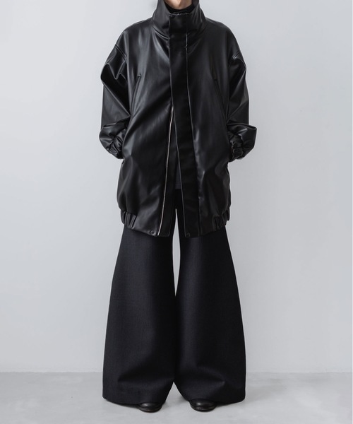 ato(アトウ)の「RECYCLE POLYESTER/WOOL WIDE FLAIR PANTS(その他パンツ・メンズ・ブラック/グレイッシュベージュ・46/44/48)」の22枚目の写真