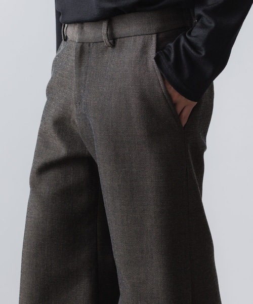 ato(アトウ)の「RECYCLE POLYESTER/WOOL WIDE FLAIR PANTS(その他パンツ・メンズ・ブラック/グレイッシュベージュ・46/44/48)」の14枚目の写真