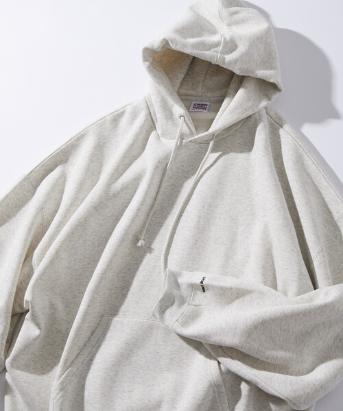 FREAK'S STORE（フリークスストア）の「限定展開 CHOW DOWN/チャウダウン スーパーワイドシルエット ワンポイント刺繍 プルオーバー パーカー（パーカー・メンズ・アッシュグレー/ネイビー/スミクロ/グレイッシュベージュ・SMALL/MEDIUM/LARGE）」の17枚目の写真