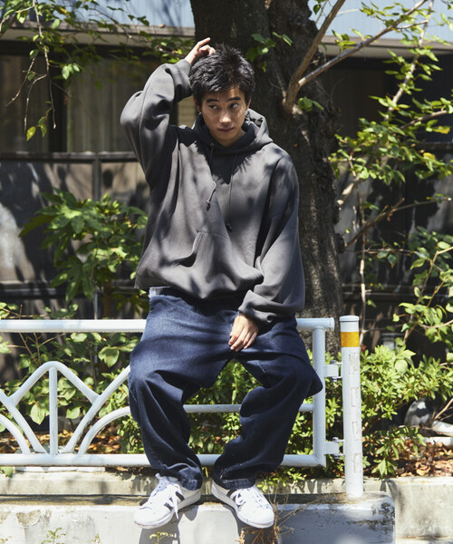FREAK'S STORE(フリークスストア)の「限定展開 CHOW DOWN/チャウダウン スーパーワイドシルエット ワンポイント刺繍 プルオーバー パーカー(パーカー・メンズ・アッシュグレー/ネイビー/スミクロ/グレイッシュベージュ・SMALL/MEDIUM/LARGE)」の18枚目の写真