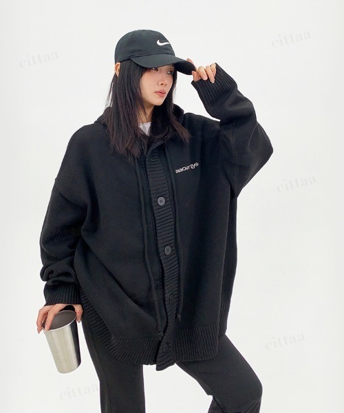 Dalfwin（ダールフィン）の「韓国ファッション blackenergy刺繍ロゴフロントボタンニットパーカーカーディガン（カーディガン/ボレロ・レディース・ブラック/グレー・FREE）」の4枚目の写真