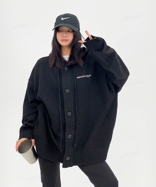 Dalfwin（ダールフィン）の「韓国ファッション blackenergy刺繍ロゴフロントボタンニットパーカーカーディガン（カーディガン/ボレロ・レディース・ブラック/グレー・FREE）」の5枚目の写真