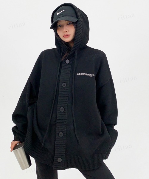 Dalfwin（ダールフィン）の「韓国ファッション blackenergy刺繍ロゴフロントボタンニットパーカーカーディガン（カーディガン/ボレロ・レディース・ブラック/グレー・FREE）」の8枚目の写真