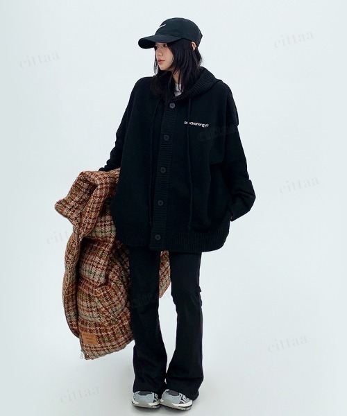 Dalfwin（ダールフィン）の「韓国ファッション blackenergy刺繍ロゴフロントボタンニットパーカーカーディガン（カーディガン/ボレロ・レディース・ブラック/グレー・FREE）」の10枚目の写真