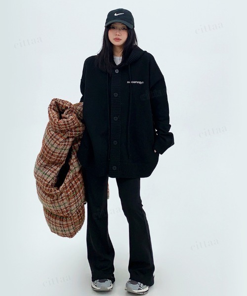 Dalfwin（ダールフィン）の「韓国ファッション blackenergy刺繍ロゴフロントボタンニットパーカーカーディガン（カーディガン/ボレロ・レディース・ブラック/グレー・FREE）」の11枚目の写真