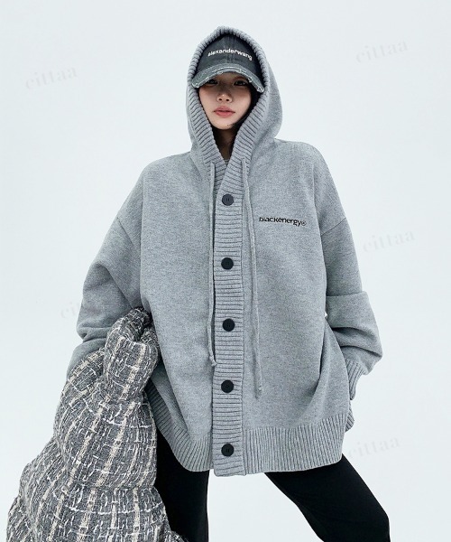 Dalfwin（ダールフィン）の「韓国ファッション blackenergy刺繍ロゴフロントボタンニットパーカーカーディガン（カーディガン/ボレロ・レディース・ブラック/グレー・FREE）」の15枚目の写真