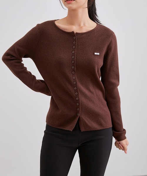Lace Ladies(レースレディース)の「クルーネック ワンポイント リブ ニット カーディガン(カーディガン/ボレロ・レディース・グレイッシュベージュ/ブラウン・FREE)」の1枚目の写真