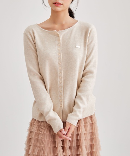 Lace Ladies(レースレディース)の「クルーネック ワンポイント リブ ニット カーディガン(カーディガン/ボレロ・レディース・グレイッシュベージュ/ブラウン・FREE)」の2枚目の写真