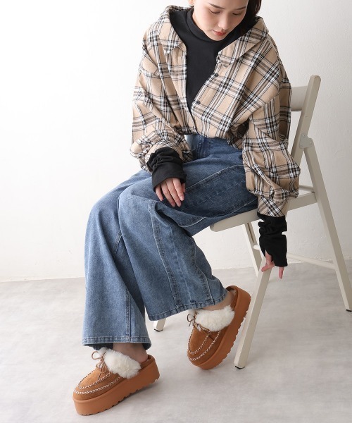 DEMETER(デメテル)の「厚底 プラットフォーム モカシンデザイン ムートンシューズ(ブーツ・レディース・キャメル/ブラック/ベージュ・LL/L/M)」の15枚目の写真