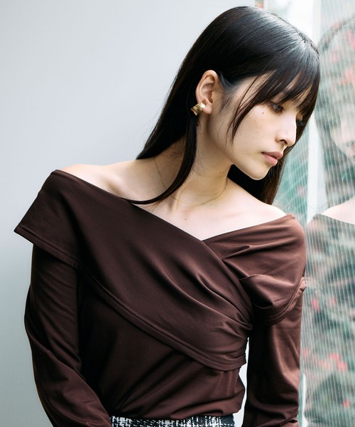 &. NOSTALGIA(アンドドットノスタルジア)の「裏起毛オフショルアシメカットソー(Tシャツ/カットソー・レディース・ブラック・M)」の5枚目の写真