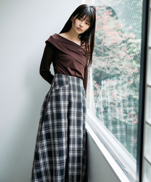 &. NOSTALGIA(アンドドットノスタルジア)の「裏起毛オフショルアシメカットソー(Tシャツ/カットソー・レディース・ブラック・M)」の7枚目の写真