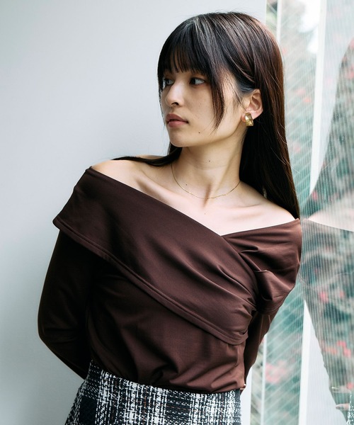 &. NOSTALGIA(アンドドットノスタルジア)の「裏起毛オフショルアシメカットソー(Tシャツ/カットソー・レディース・ブラック・M)」の8枚目の写真