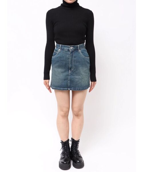 EVRIS（エヴリス）の「デニムボアミニスカート【セットアップ着用可能】（デニムスカート・レディース・インディゴブルー/ブラック・SMALL/MEDIUM）」の3枚目の写真