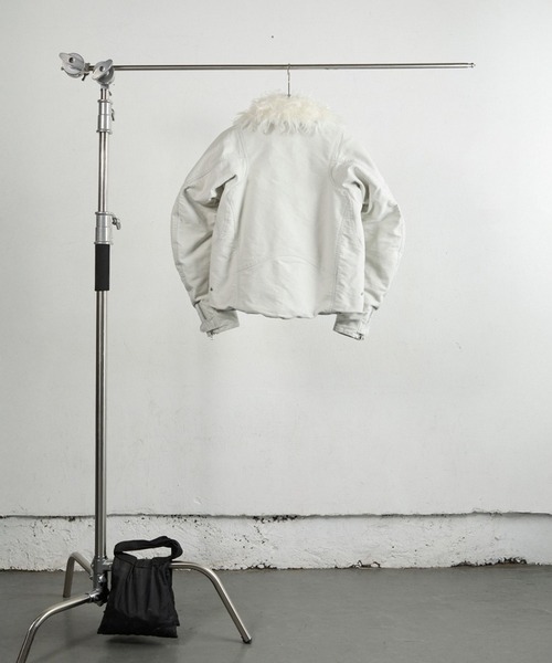 NVRFRGT(ネヴァーフォーゲット)の「PADDED SHEARING COLLAR BIKER JACKET(ミリタリージャケット・メンズ・ホワイト/ブラック・2)」の8枚目の写真