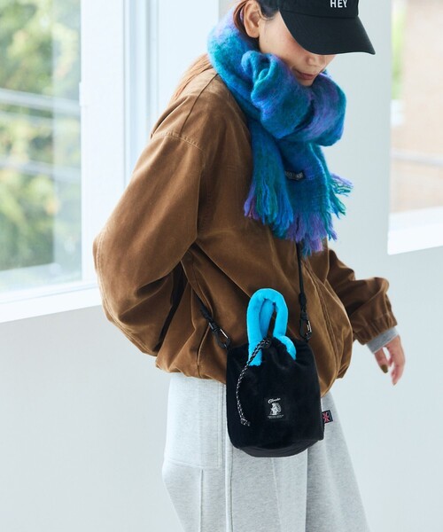COBMASTER(コブマスター)の「Cobmaster/コブマスター 別注Fluffy Drawstring bag フラッフィー ドローストリングバッグ(ショルダーバッグ・メンズ・ブラック/グレー/グリーン/ピンク/ベージュ・ONE SIZE)」の2枚目の写真
