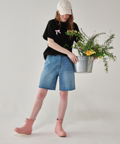 RONRON（ロンロン）の「RIBBON PRINTED DENIM HALF PANTS LIGHT BLUE（デニムパンツ・レディース・その他・SMALL/MEDIUM）」の2枚目の写真