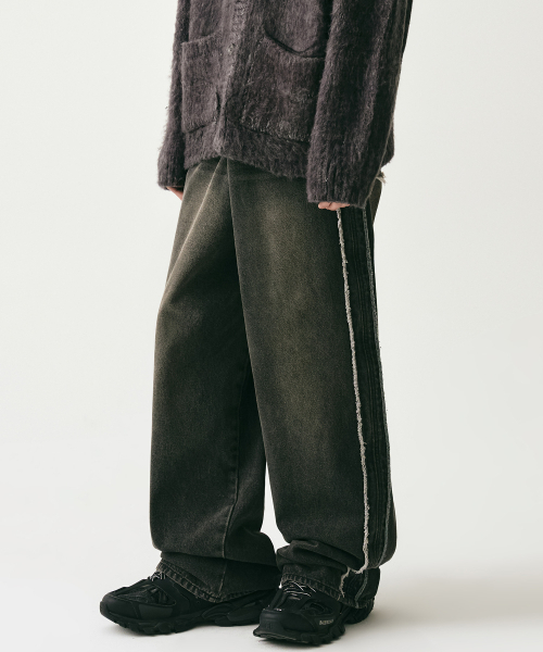 AVANDRESS(アバンドレス )の「Side Tessle Denim Pants BLUE(デニムパンツ・レディース・ブルー・X-SMALL/XX-SMALL/SMALL/MEDIUM/LARGE)」の2枚目の写真