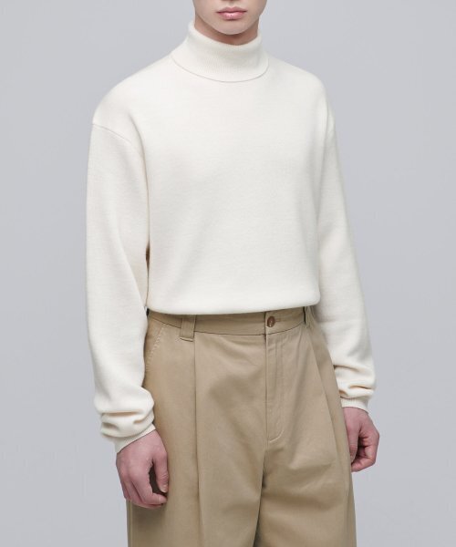 MUSINSA STANDARD（ムシンサスタンダード）の「ミニマルタートルネックニット [クリーム]（ニット/セーター・メンズ・その他・SMALL/MEDIUM/LARGE/X-LARGE/XX-LARGE）」の3枚目の写真