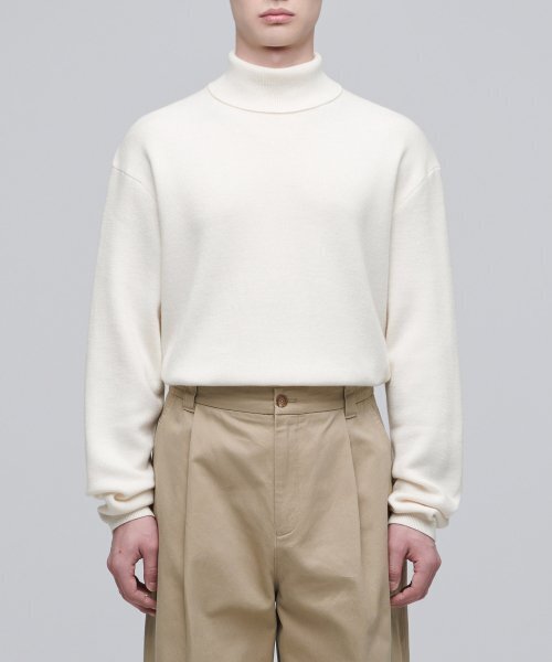 MUSINSA STANDARD（ムシンサスタンダード）の「ミニマルタートルネックニット [クリーム]（ニット/セーター・メンズ・その他・SMALL/MEDIUM/LARGE/X-LARGE/XX-LARGE）」の4枚目の写真