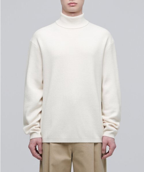 MUSINSA STANDARD（ムシンサスタンダード）の「ミニマルタートルネックニット [クリーム]（ニット/セーター・メンズ・その他・SMALL/MEDIUM/LARGE/X-LARGE/XX-LARGE）」の5枚目の写真
