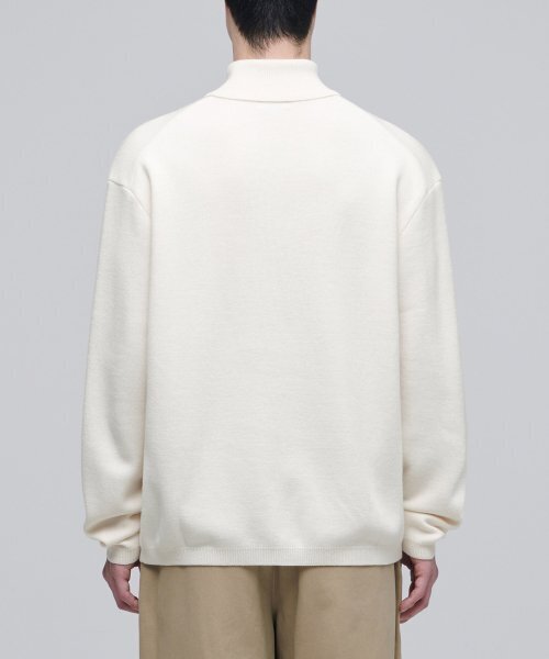 MUSINSA STANDARD（ムシンサスタンダード）の「ミニマルタートルネックニット [クリーム]（ニット/セーター・メンズ・その他・SMALL/MEDIUM/LARGE/X-LARGE/XX-LARGE）」の6枚目の写真