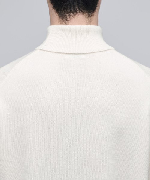 MUSINSA STANDARD（ムシンサスタンダード）の「ミニマルタートルネックニット [クリーム]（ニット/セーター・メンズ・その他・SMALL/MEDIUM/LARGE/X-LARGE/XX-LARGE）」の8枚目の写真