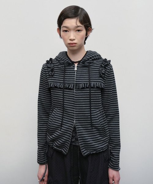 Ruffled Stripe Zip Hoodie [Black] — чёрное худи‑на‑молнии с рюшами и полосами