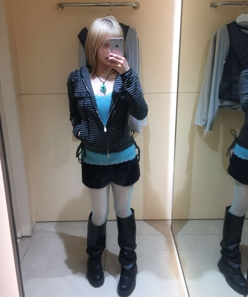 TYPESERVICE（タイプサービス）の「Ruffled Stripe Zip Hoodie [Black]（パーカー・レディース・ブラック・FREE）」の11枚目の写真