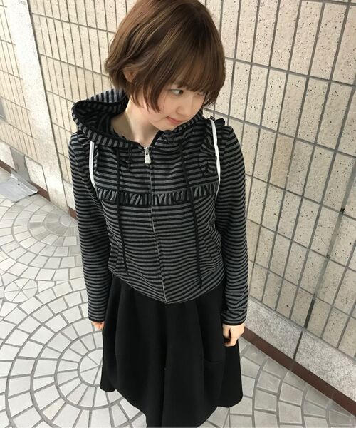 TYPESERVICE（タイプサービス）の「Ruffled Stripe Zip Hoodie [Black]（パーカー・レディース・ブラック・FREE）」の4枚目の写真