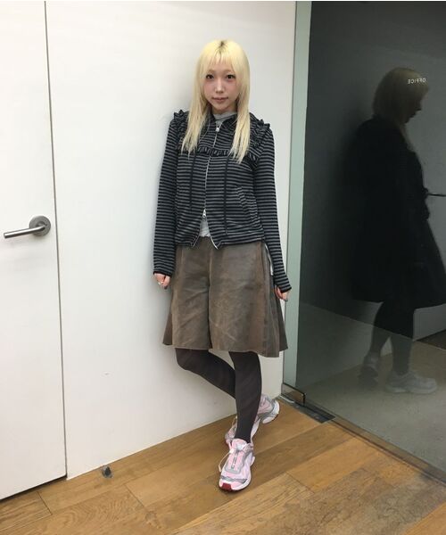 TYPESERVICE（タイプサービス）の「Ruffled Stripe Zip Hoodie [Black]（パーカー・レディース・ブラック・FREE）」の7枚目の写真