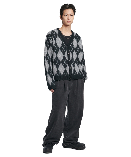 NOMANUAL(NOMANUAL)の「ARGYLE HAIRY CARDIGAN - GRAY(カーディガン/ボレロ・レディース・その他・LARGE/X-LARGE/MEDIUM)」の3枚目の写真