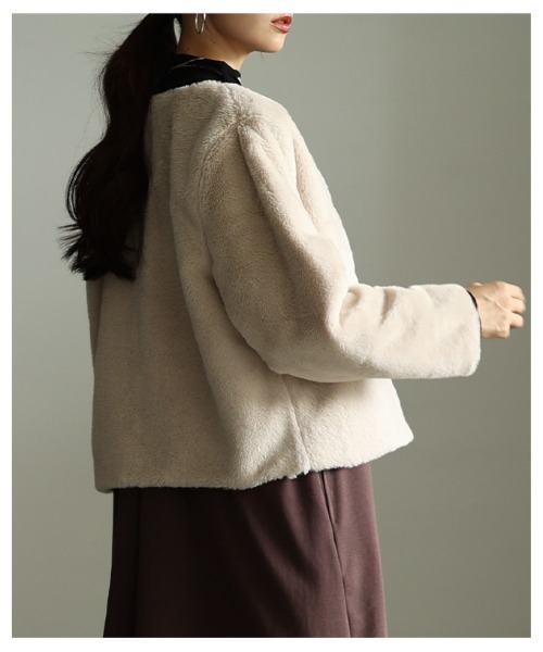 Sawa a la mode(サワアラモード)の「ノーカラーフェイクファーライトジャケット(ノーカラージャケット・レディース・ホワイト/モカ/グレイッシュベージュ・FREE)」の9枚目の写真