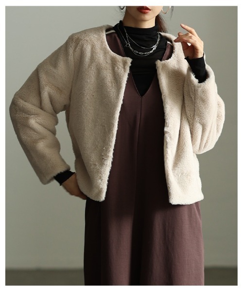 Sawa a la mode(サワアラモード)の「ノーカラーフェイクファーライトジャケット(ノーカラージャケット・レディース・ホワイト/モカ/グレイッシュベージュ・FREE)」の11枚目の写真