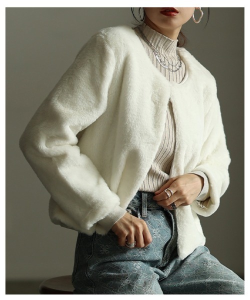 Sawa a la mode(サワアラモード)の「ノーカラーフェイクファーライトジャケット(ノーカラージャケット・レディース・ホワイト/モカ/グレイッシュベージュ・FREE)」の21枚目の写真