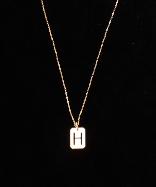 grace grace (グラスグラス)の「【grace grace/グラスグラス】10KイニシャルプレートNL-H(ネックレス・レディース・ゴールド・FREE)」の1枚目の写真