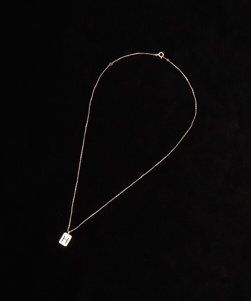 grace grace (グラスグラス)の「【grace grace/グラスグラス】10KイニシャルプレートNL-H(ネックレス・レディース・ゴールド・FREE)」の3枚目の写真