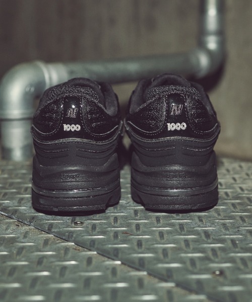 NEW BALANCE（ニューバランス）の「M1000DB　1000（スニーカー・メンズ・ブラック・23.0cm/24.0cm/24.5cm/25.0cm/25.5cm/26.0cm/30.0cm/23.5cm/26.5cm/27.0cm/27.5cm/28.0cm/28.5cm/29.0cm）」の3枚目の写真