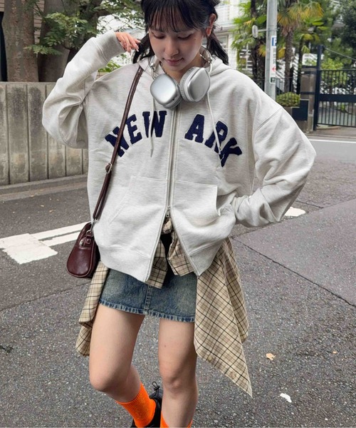 AS KNOW AS plus(アズノゥアズプラス)の「♪モチーフ選び裏毛ビッグサイズパーカー【UNISEX ITEM】(パーカー・レディース・オートミール/ネイビー/カモフラージュ/チャコールグレー/レッド系/グレー系/グリーン系その他/ネイビー系/アイボリー系・FREE)」の5枚目の写真