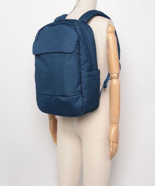 incase(インケース)の「Incase Crosstown Compact Backpack - Navy(ショルダーバッグ・メンズ・ネイビー・ONE SIZE)」の5枚目の写真