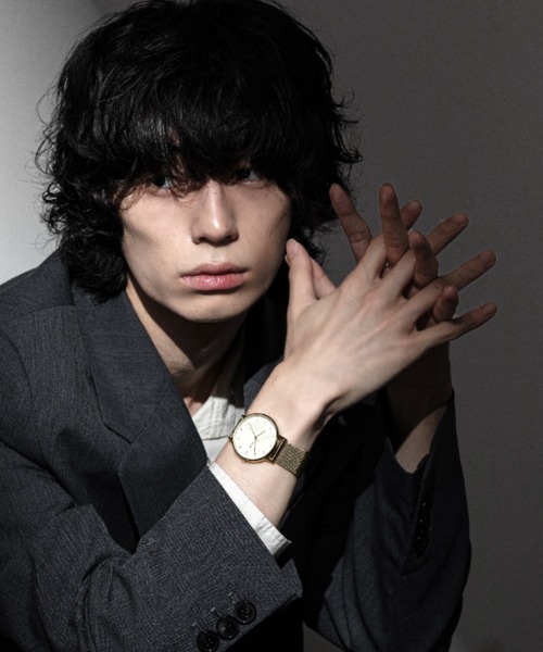 KLON（クローン）の「KLON CONNECTION HALFSHELL FIRST GOLD EDITION 38mm（アナログ腕時計・レディース・ゴールド・FREE）」の2枚目の写真