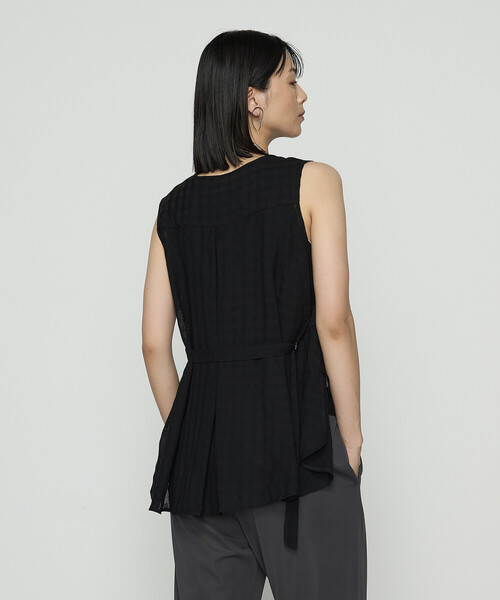 Gabardine K.T(ギャバジンケーティー)の「〔 +サイズ 〕 チェック柄カラミ ジレ(ベスト・レディース・ブラック/ダークブラウン・15号)」の4枚目の写真