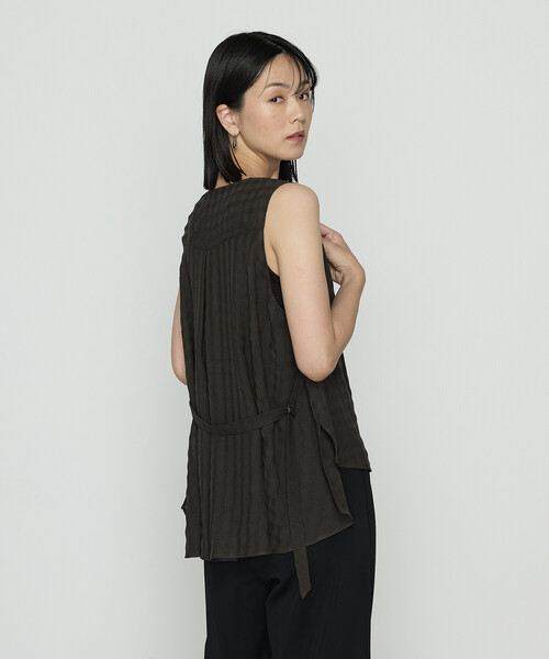 Gabardine K.T(ギャバジンケーティー)の「〔 +サイズ 〕 チェック柄カラミ ジレ(ベスト・レディース・ブラック/ダークブラウン・15号)」の9枚目の写真