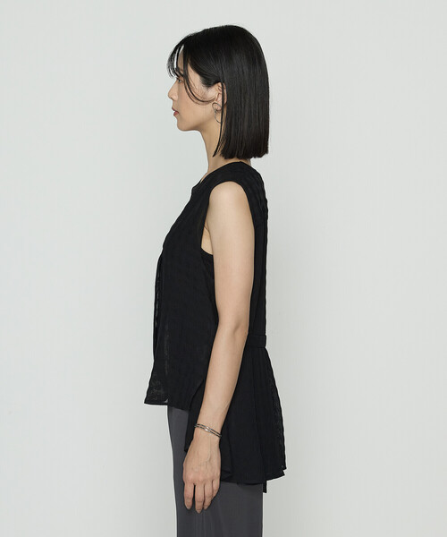Gabardine K.T(ギャバジンケーティー)の「〔 +サイズ 〕 チェック柄カラミ ジレ(ベスト・レディース・ブラック/ダークブラウン・15号)」の12枚目の写真