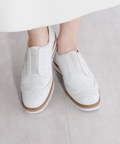 HIMIKO（ヒミコ）の「【HIMIKO】厚底メダリオンシューズ/661107（スリッポン・レディース・ブラック/シルバー/アイボリー・22.0cm/21.5cm/26.0cm/25.0cm/24.0cm/22.5cm/23.0cm/26.5cm/25.5cm/24.5cm/23.5cm）」の4枚目の写真