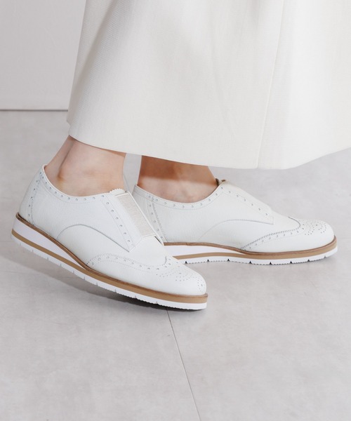 HIMIKO（ヒミコ）の「【HIMIKO】厚底メダリオンシューズ/661107（スリッポン・レディース・ブラック/シルバー/アイボリー・22.0cm/21.5cm/26.0cm/25.0cm/24.0cm/22.5cm/23.0cm/26.5cm/25.5cm/24.5cm/23.5cm）」の5枚目の写真