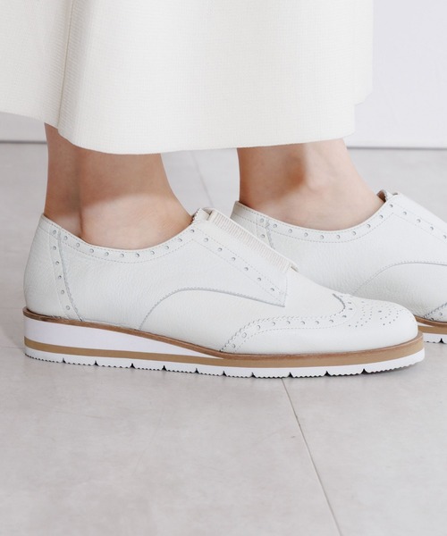 HIMIKO（ヒミコ）の「【HIMIKO】厚底メダリオンシューズ/661107（スリッポン・レディース・ブラック/シルバー/アイボリー・22.0cm/21.5cm/26.0cm/25.0cm/24.0cm/22.5cm/23.0cm/26.5cm/25.5cm/24.5cm/23.5cm）」の6枚目の写真